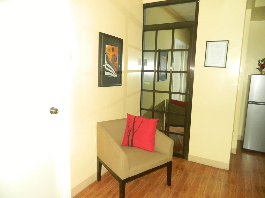 The Saint Joseph Residential Suites Lucena Zimmer foto